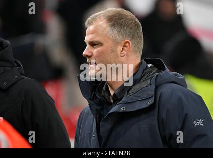 Stuttgart, Deutschland. Dezember 2023. Sportdirektor Fabian Wohlgemuth VfB Stuttgart VfB Stuttgart vs SV Werder Bremen 02.12.2023 DFL-VORSCHRIFTEN VERBIETEN JEDE VERWENDUNG VON FOTOGRAFIEN ALS BILDSEQUENZEN UND/ODER QUASI-VIDEO/dpa/Alamy Live News Stockfoto