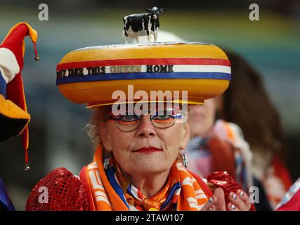 London, Großbritannien. Dezember 2023. Fans der Niederlande beim Spiel der UEFA Women's Nations League im Wembley Stadium in London. Der Bildnachweis sollte lauten: Paul Terry/Sportimage Credit: Sportimage Ltd/Alamy Live News Stockfoto