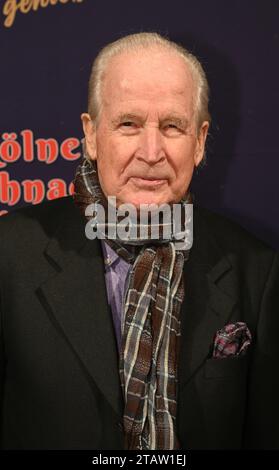 Köln, Deutschland. Dezember 2023. Moderator Max Schautzer besucht die Premiere des 8. Kölner Weihnachtszirkus Credit: Horst Galuschka/dpa/Alamy Live News Stockfoto