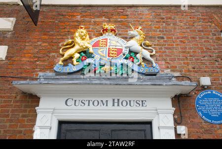 Königliches Wappen über der Tür des alten Custom House in Boston Stockfoto