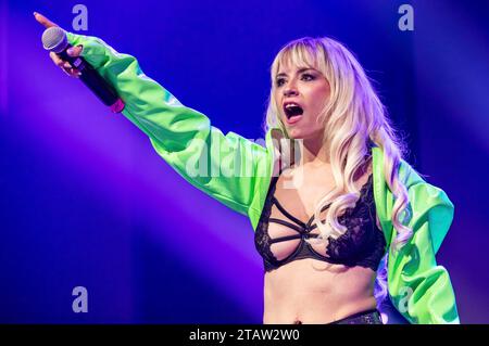 Mia Julia Brückner live bei einem Konzert Ihrer schlechten Manieren -Tour im Alten Schlachthof. Dresden, 02.12.2023 *** Mia Julia Brückner live bei einem Konzert ihrer Bad Manners Tour im Alten Schlachthof Dresden, 02 12 2023 Foto:XM.xPatzigx/xFuturexImagex mia julia 3206 Credit: Imago/Alamy Live News Stockfoto
