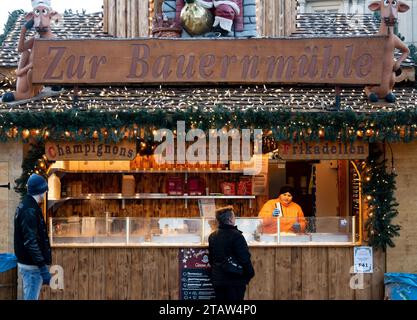 Ein Imbissstand auf dem German Market, Birmingham, West Midlands, England, Großbritannien Stockfoto