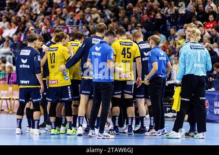 Hamburg, Deutschland. Dezember 2023. Auszeit Rhein-Neckar Loewen GER, Handball Sport Verein Hamburg vs. Rhein-Neckar Loewen, Bundesliga, Spieltag 15, Saison 2023/2024, 02.12.2023 Foto: Eibner-Pressefoto/Marcel von Fehrn Credit: dpa/Alamy Live News Stockfoto