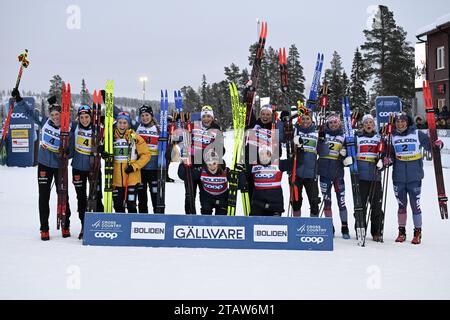 L-R Victoria Carl, Pia Fink, Katharina Henning und Laura Gimmler aus Deutschland auf Platz zwei, Moa Ilar, Ebba Andersson, Moa Lundgren und Emma Ribom aus Schweden auf Platz drei und Rosie Brennan, Sophia Laukli, Jessie Diggins und Julia Kern aus den USA auf Platz drei im Women's 4x7. 5 km Staffel bei den FIS Cross-Country-Weltmeisterschaften in Gallivare, Schweden, 03. Dezember 2023. Foto: Ulf Palm/TT/kod 9110 Credit: TT News Agency/Alamy Live News Stockfoto