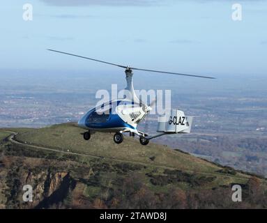 Air-to-Air-Fotos eines Cavalon-Autogyros, der in der Nähe der Malvern Hills geflogen wird Stockfoto