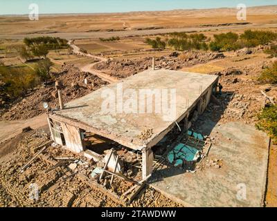 Ein Dorf, das durch ein starkes Erdbeben schwer beschädigt wurde. Herat, Afghanistan Stockfoto