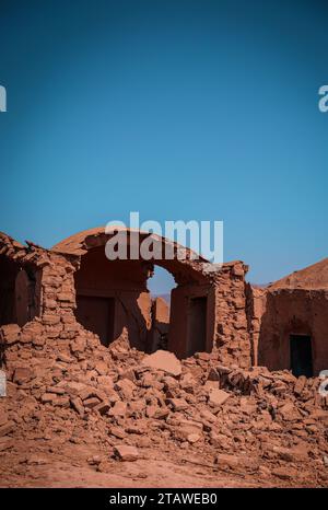 Ein Dorf, das durch ein starkes Erdbeben schwer beschädigt wurde. Herat, Afghanistan Stockfoto