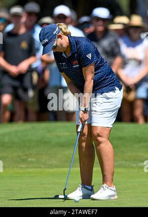 Ashleigh Buhai aus Südafrika spielt Putt während der Finalrunde des Australian Open Golf Turniers am 3. Dezember 2023 im Australian Golf Club in Sydney. FOTO : IZHAR KHAN BILD BESCHRÄNKT AUF REDAKTIONELLE VERWENDUNG - AUSSCHLIESSLICH KEINE KOMMERZIELLE VERWENDUNG Stockfoto