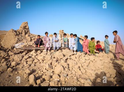 Trauriges Foto von den Erdbebenopfern in Herat, von den Erdbebenopfern betroffen. Herat, Afghanistan - 9. Oktober 2023 Stockfoto