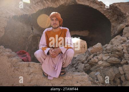 Trauriges Foto von den Erdbebenopfern in Herat, von den Erdbebenopfern betroffen. Herat, Afghanistan - 9. Oktober 2023 Stockfoto