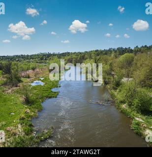 Atemberaubende Aussicht auf den Zbruch Fluss, Ternopil und Khmelnyzky Regionen Grenze, Ukraine. Stockfoto