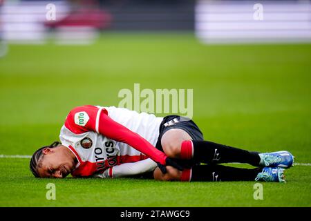 Rotterdam, Niederlande. Dezember 2023. ROTTERDAM, NIEDERLANDE - 3. DEZEMBER: Calvin Stengs aus Feyenoord wurde beim niederländischen Eredivisie-Spiel zwischen Feyenoord und PSV am 3. Dezember 2023 in Rotterdam, Niederlande verletzt (Foto: Rene Nijhuis/Orange Pictures) Credit: Orange Pics BV/Alamy Live News Stockfoto