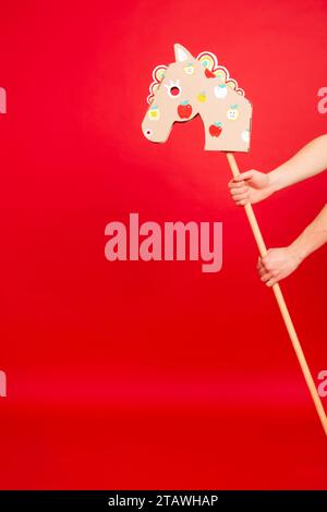 Stabpferd, Hobbypferd. Reitsport. Reitausrüstung. Sport. Banner Stockfoto