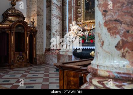 Wien, Österreich 29. September 2023. Das Innere der berühmten barocken St. Karlskirche; Karlskirche Stockfoto