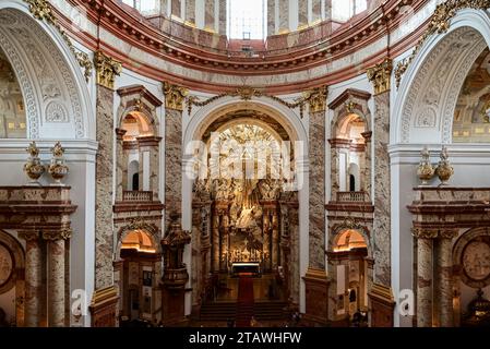 Wien, Österreich 29. September 2023. Das Innere der berühmten barocken St. Karlskirche; Karlskirche Stockfoto