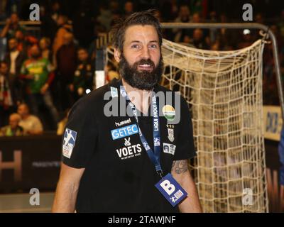 Cheftrainer Bennet Wiegert (SCM) - Handball Bundesliga Saison 2023-24 SC Magdeburg V ThSV Eisenach am 19.11.2023 in der GETEC Arena Magdeburg- Stockfoto