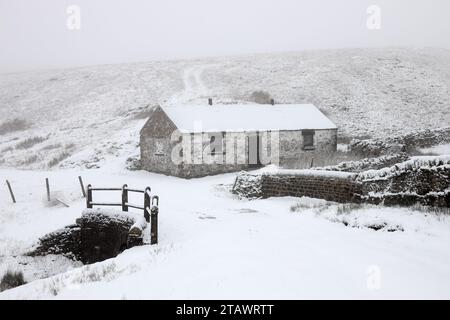 Teesdale, County Durham, Großbritannien. Dezember 2023. Wetter in Großbritannien. Mit einer gelben Wetterwarnung wird heute Nachmittag noch Schnee sowie Eis und Nebel in Teesdale, County Durham, beobachtet. County Durham, Nordostengland heute Morgen. Quelle: David Forster/Alamy Live News Stockfoto