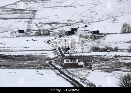 Teesdale, County Durham, Großbritannien. Dezember 2023. Wetter in Großbritannien. Mit einer gelben Wetterwarnung wird heute Nachmittag noch Schnee sowie Eis und Nebel in Teesdale, County Durham, beobachtet. County Durham, Nordostengland heute Morgen. Quelle: David Forster/Alamy Live News Stockfoto