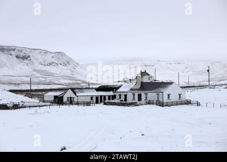 Teesdale, County Durham, Großbritannien. Dezember 2023. Wetter in Großbritannien. Mit einer gelben Wetterwarnung wird heute Nachmittag noch Schnee sowie Eis und Nebel in Teesdale, County Durham, beobachtet. County Durham, Nordostengland heute Morgen. Quelle: David Forster/Alamy Live News Stockfoto