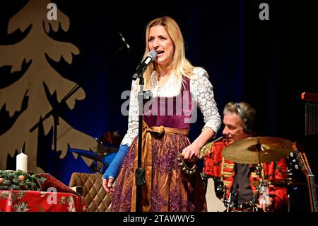 Stefanie Hertel beim Familienkonzert Märchenhafte Weihnacht 2023 im Bürgerhaus. Niesky, 02.12.2023 *** Stefanie Hertel beim Familienkonzert Märchenweihnachten 2023 im Bürgerhaus Niesky, 02 12 2023 Foto:XM.xWehnertx/xFuturexImagex hertel 3104 Credit: Imago/Alamy Live News Stockfoto