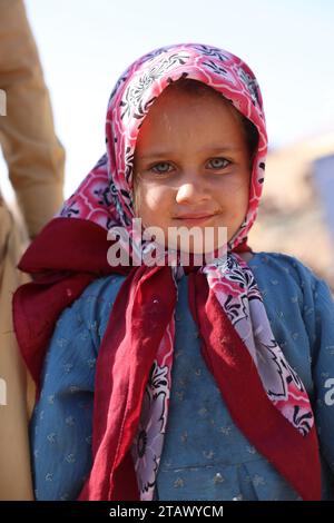 Porträt eines jungen armen afghanischen Mädchens im Dorf | afghanisches Mädchen Kabul, Afghanistan 2. November 2023 Stockfoto