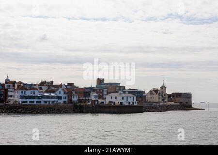 Old Portsmouth von der Hafeneinfahrt, Hampshire, Großbritannien Stockfoto