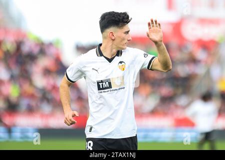 Girona, Spanien. Dezember 2023. Pepelu (18) aus Valencia wurde während des LaLiga-Spiels zwischen Girona und Valencia bei der Estadi Montilivi in Girona gesehen. (Foto: Gonzales Photo/Alamy Live News Stockfoto