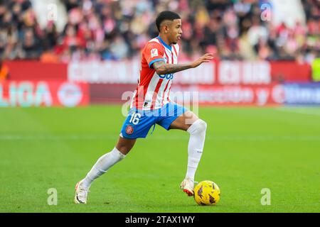 Girona, Spanien. Dezember 2023. Savio (16) von Girona, der während des LaLiga-Spiels zwischen Girona und Valencia bei der Estadi Montilivi in Girona gesehen wurde. (Foto: Gonzales Photo/Alamy Live News Stockfoto