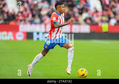 Girona, Spanien. Dezember 2023. Savio (16) von Girona, der während des LaLiga-Spiels zwischen Girona und Valencia bei der Estadi Montilivi in Girona gesehen wurde. (Foto: Gonzales Photo/Alamy Live News Stockfoto