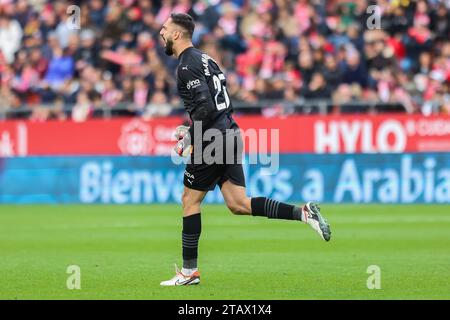Girona, Spanien. Dezember 2023. Giorgi Mamardashvili (25) aus Valencia, der während des LaLiga-Spiels zwischen Girona und Valencia bei der Estadi Montilivi in Girona gesehen wurde. (Foto: Gonzales Photo/Alamy Live News Stockfoto