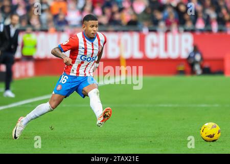 Girona, Spanien. Dezember 2023. Savio (16) von Girona, der während des LaLiga-Spiels zwischen Girona und Valencia bei der Estadi Montilivi in Girona gesehen wurde. (Foto: Gonzales Photo/Alamy Live News Stockfoto