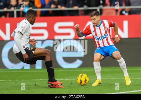 Girona, Spanien. Dezember 2023. Portu (24) von Girona wurde während des LaLiga-Spiels zwischen Girona und Valencia bei der Estadi Montilivi in Girona gesehen. (Foto: Gonzales Photo/Alamy Live News Stockfoto