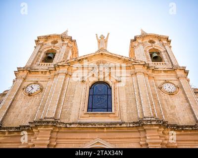 Glockentürme der Pfarrkirche St. Catherine im Dorf Zurrieq Stockfoto