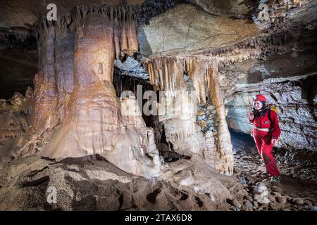 Höhle mit Formationen in der Grotte de la Cocalière; Ardeche; Frankreich Stockfoto