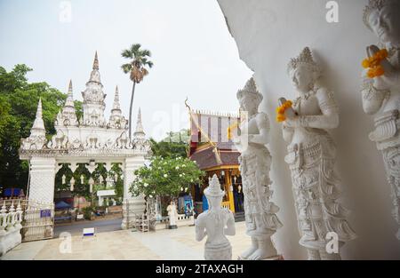 Wat Sanpanyang Luang in Lamphun, Thailand, war ursprünglich hinduistisch, wurde später aber zu einem buddhistischen Tempel konvertiert Stockfoto