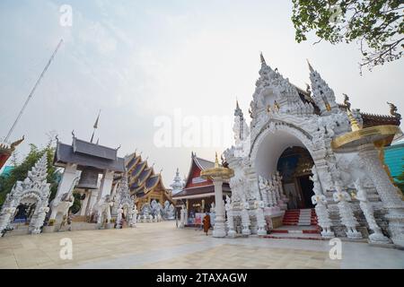 Wat Sanpanyang Luang in Lamphun, Thailand, war ursprünglich hinduistisch, wurde später aber zu einem buddhistischen Tempel konvertiert Stockfoto