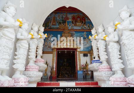 Wat Sanpanyang Luang in Lamphun, Thailand, war ursprünglich hinduistisch, wurde später aber zu einem buddhistischen Tempel konvertiert Stockfoto