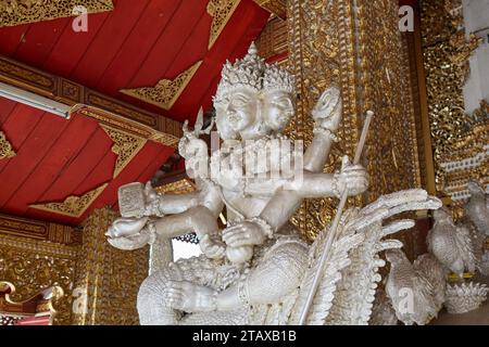 Wat Sanpanyang Luang in Lamphun, Thailand, war ursprünglich hinduistisch, wurde später aber zu einem buddhistischen Tempel konvertiert Stockfoto