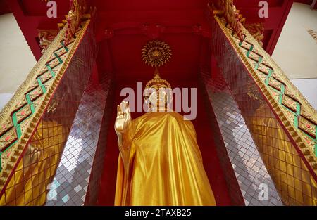 Wat Sanpanyang Luang in Lamphun, Thailand, war ursprünglich hinduistisch, wurde später aber zu einem buddhistischen Tempel konvertiert Stockfoto