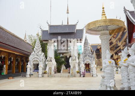 Wat Sanpanyang Luang in Lamphun, Thailand, war ursprünglich hinduistisch, wurde später aber zu einem buddhistischen Tempel konvertiert Stockfoto