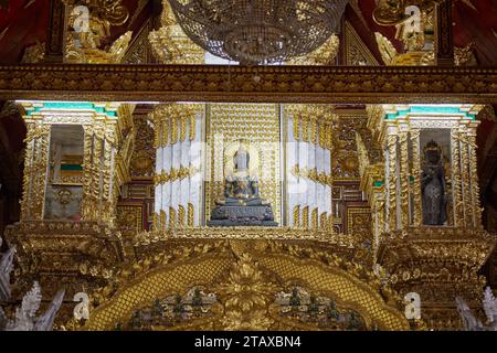 Wat Sanpanyang Luang in Lamphun, Thailand, war ursprünglich hinduistisch, wurde später aber zu einem buddhistischen Tempel konvertiert Stockfoto