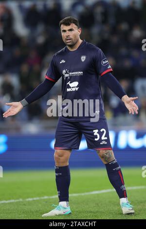 Rom, Italie. Dezember 2023. Andrea Petagna von Cagliari Gesten während des italienischen Meisterschaftsspiels Serie A zwischen SS Lazio und Cagliari Calcio am 2. Dezember 2023 im Stadio Olimpico in Rom, Italien - Foto Federico Proietti/DPPI Credit: DPPI Media/Alamy Live News Stockfoto