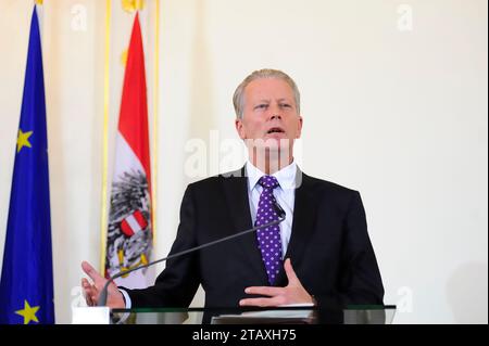 Wien, Österreich. November 2014. Reinhold Mitterlehner (ÖVP), von 2014 bis 2017 Vizekanzler der Republik Österreich Stockfoto