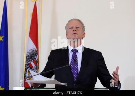 Wien, Österreich. November 2014. Reinhold Mitterlehner (ÖVP), von 2014 bis 2017 Vizekanzler der Republik Österreich Stockfoto