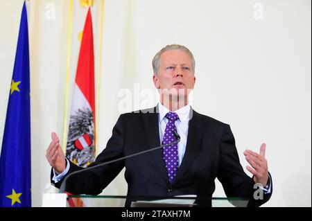 Wien, Österreich. November 2014. Reinhold Mitterlehner (ÖVP), von 2014 bis 2017 Vizekanzler der Republik Österreich Stockfoto