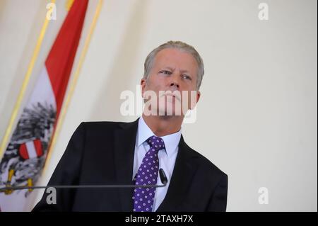 Wien, Österreich. November 2014. Reinhold Mitterlehner (ÖVP), von 2014 bis 2017 Vizekanzler der Republik Österreich Stockfoto