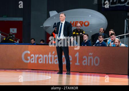 Madrid, Madrid, Spanien. Dezember 2023. Veljko Mrsic, Trainer von Rio Breogan, wurde während des Basketballspiels der Liga Endesa ACB 23/24 zwischen Real Madrid und Rio Breogan im Wizink Center in Madrid gesehen. (Kreditbild: © Alberto Gardin/ZUMA Press Wire) NUR REDAKTIONELLE VERWENDUNG! Nicht für kommerzielle ZWECKE! Stockfoto