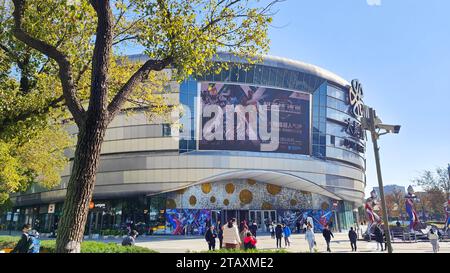 Shanghai, China. Dezember 2023. Die Spieler kaufen Ultraman, Kamen Rider, Super Sentai und andere japanische IP-Produkte am 2. Dezember 2023 in Shanghai, China. (Foto: Costfoto/NurPhoto) Credit: NurPhoto SRL/Alamy Live News Stockfoto