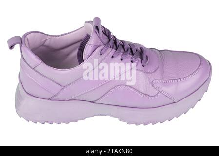 Stylischer beigefarbener Sneaker mit Schnürsenkel auf weißem Hintergrund Stockfoto