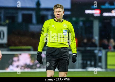 Lyngby, Dänemark. Dezember 2023. Schiedsrichter Jakob Sundberg wurde während des 3F Superliga-Spiels zwischen Lyngby BK und Silkeborg IF im Lyngby Stadium gesehen. (Foto: Gonzales Photo/Alamy Live News Stockfoto